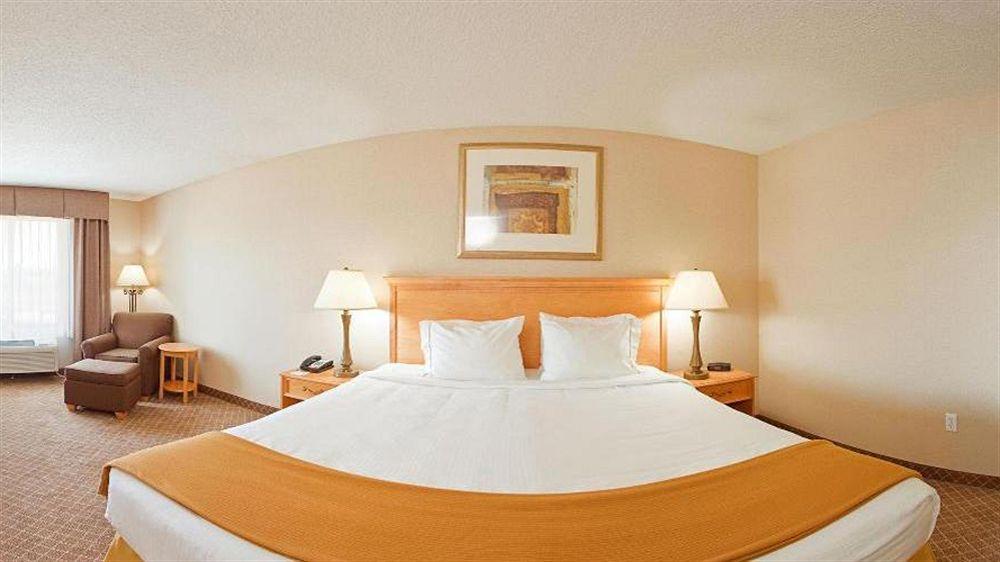 Holiday Inn Express Hotel & Suites Chesterfield - Selfridge Area By Ihg Eksteriør billede