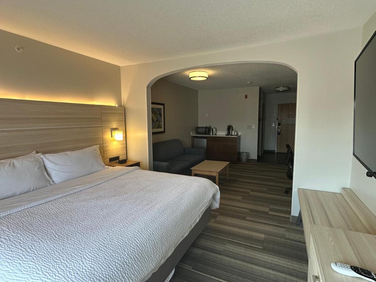 Holiday Inn Express Hotel & Suites Chesterfield - Selfridge Area By Ihg Eksteriør billede