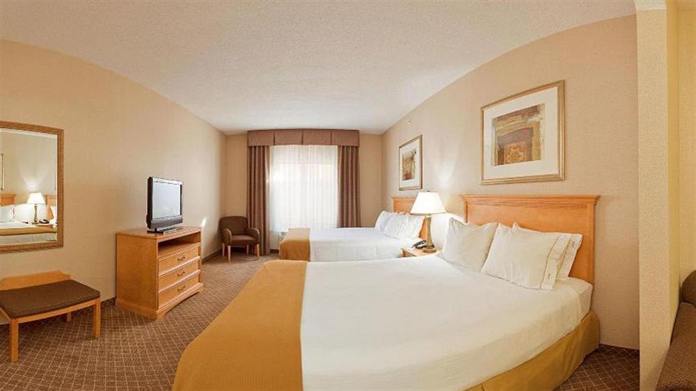 Holiday Inn Express Hotel & Suites Chesterfield - Selfridge Area By Ihg Eksteriør billede